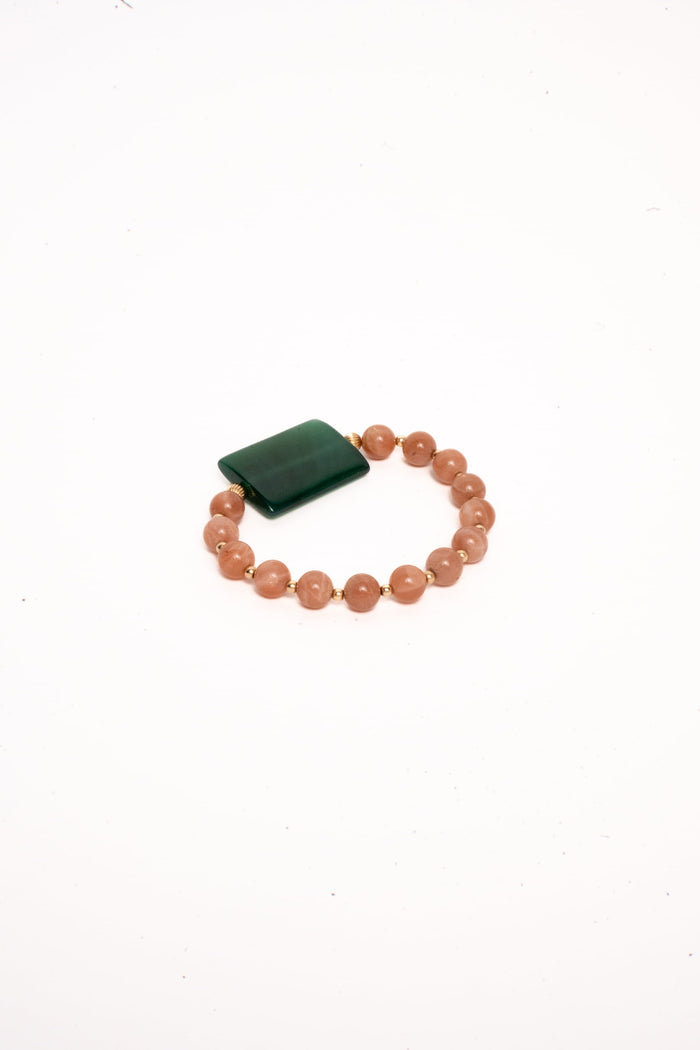 Edelstenen in onze sieraden: hun betekenis en hoe je ze draagt