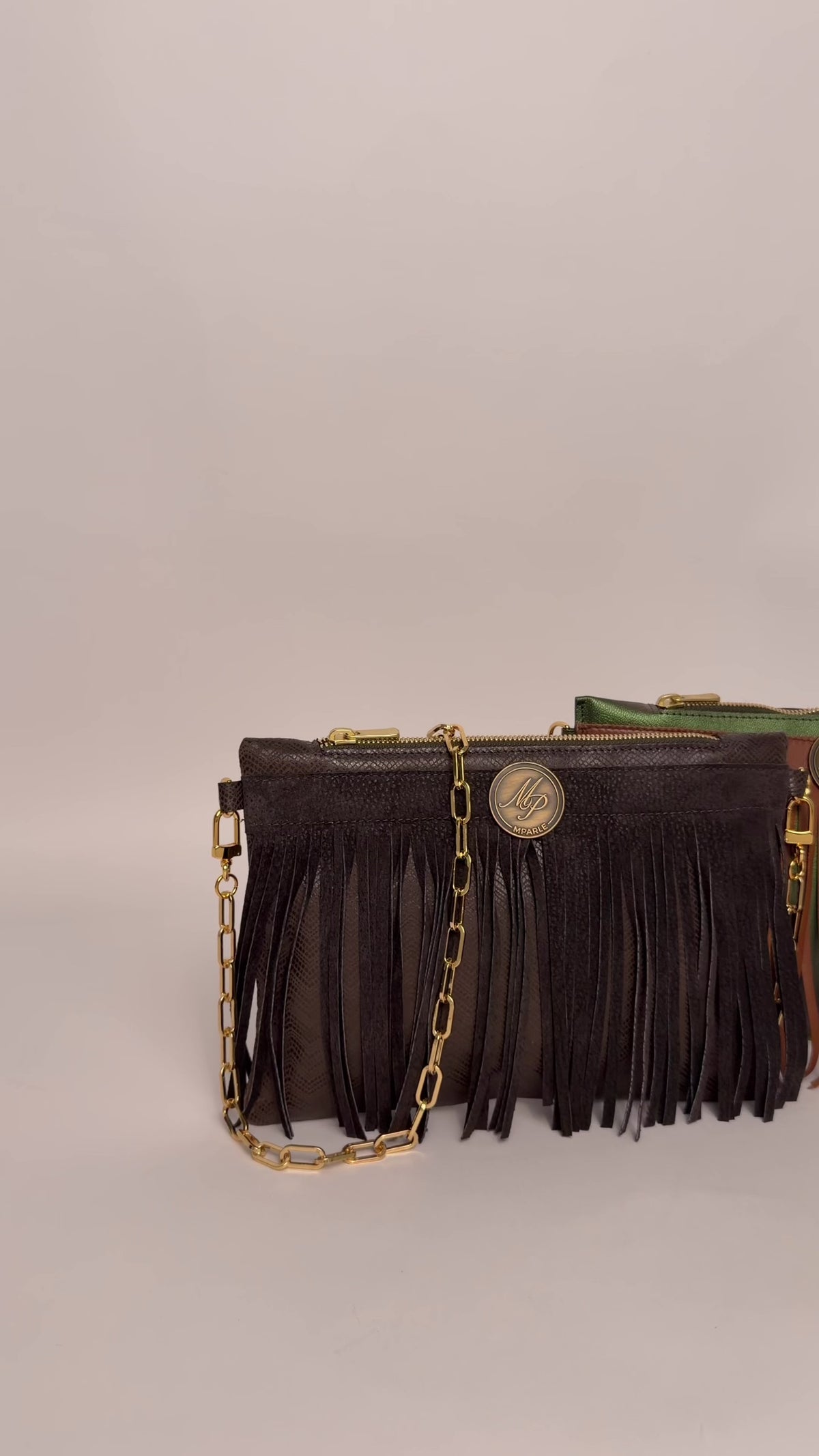 Clutch Fimbria bruin in beweging